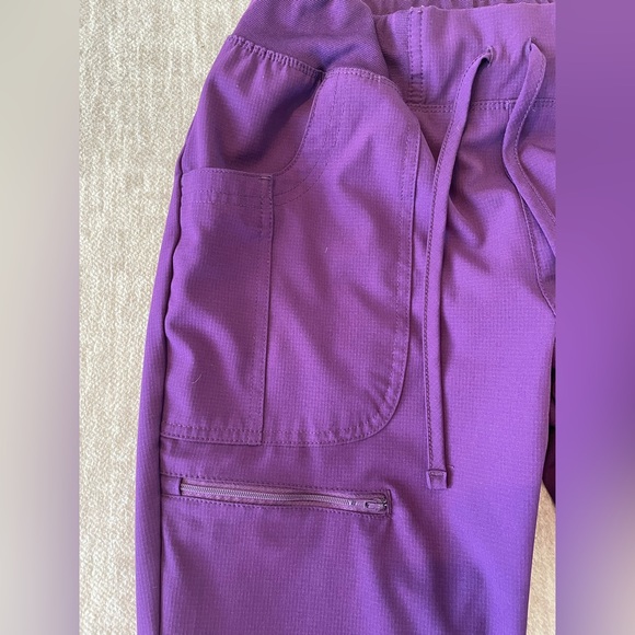 Heartsoul Jogger Scrubs Small/Tall - Picture 7 of 12